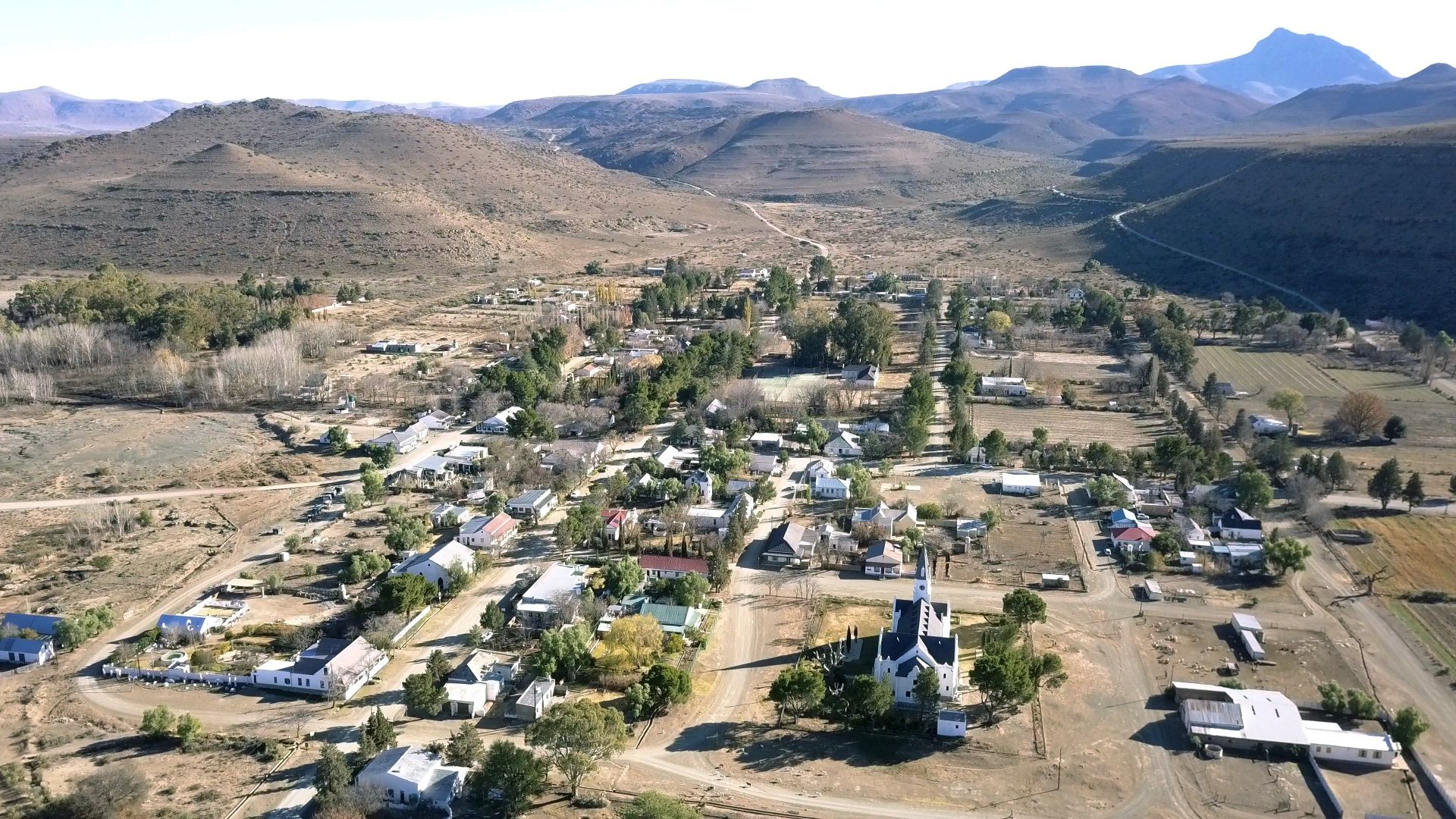 Nieu-Bethesda from the air: a small village of gravel streets in a valley